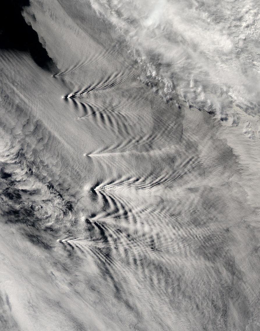 Atmospheric wave wakes (NASA)